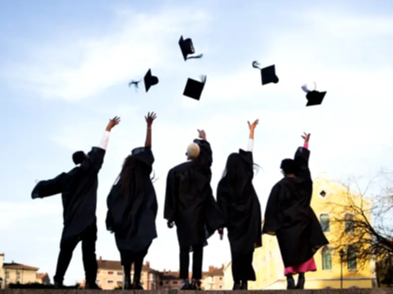 Thousands of University Graduates Due Refunds After Student Loan Errors