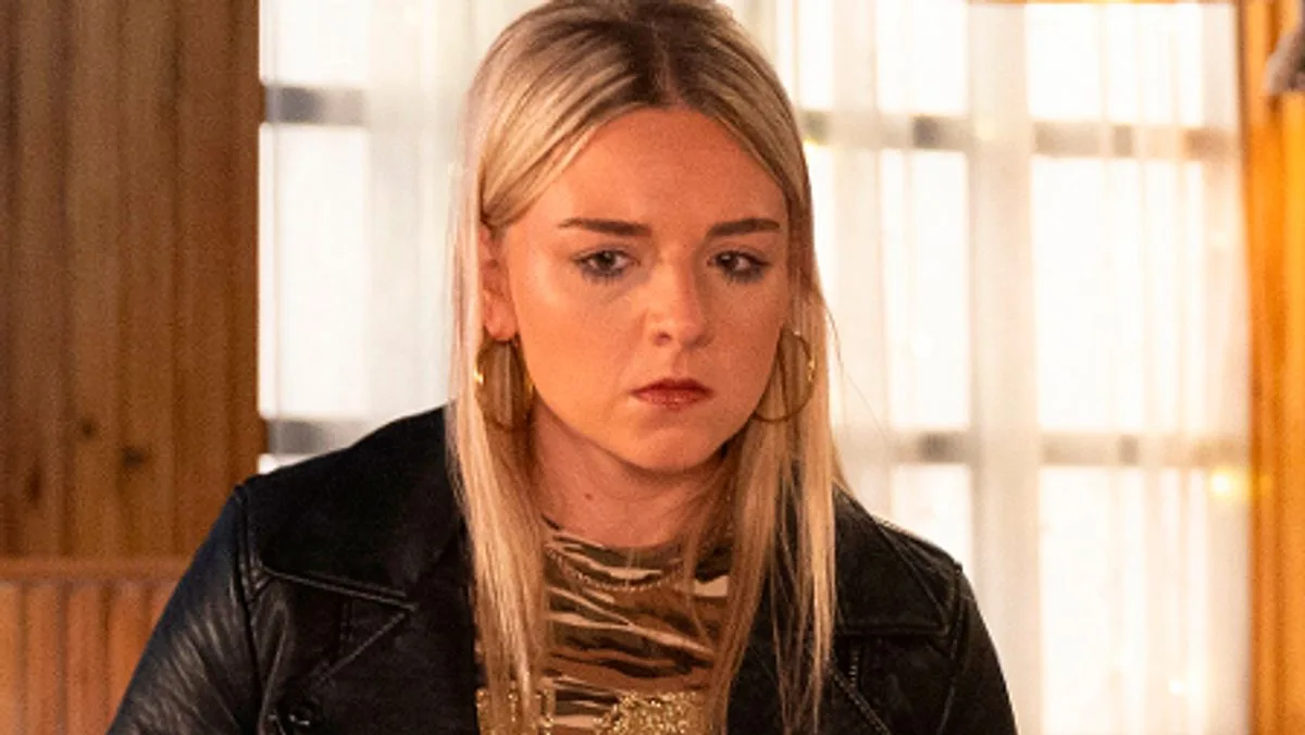 Coronation Street fans suspect Tia Wardley is a fake sent by DI Costello
