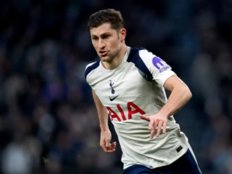 Tottenham: Davies signs new deal, Bissouma leaves on free transfer