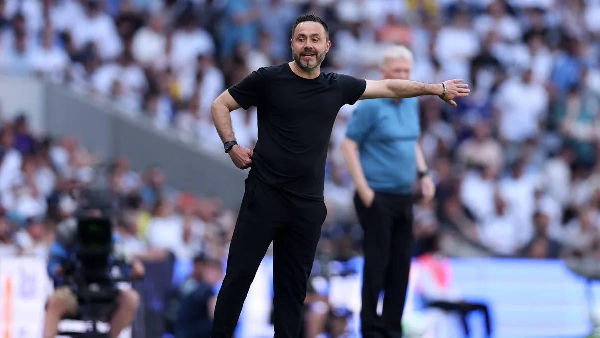 Tottenham urged to sign Jan Paul van Hecke as Micky van de Ven partner