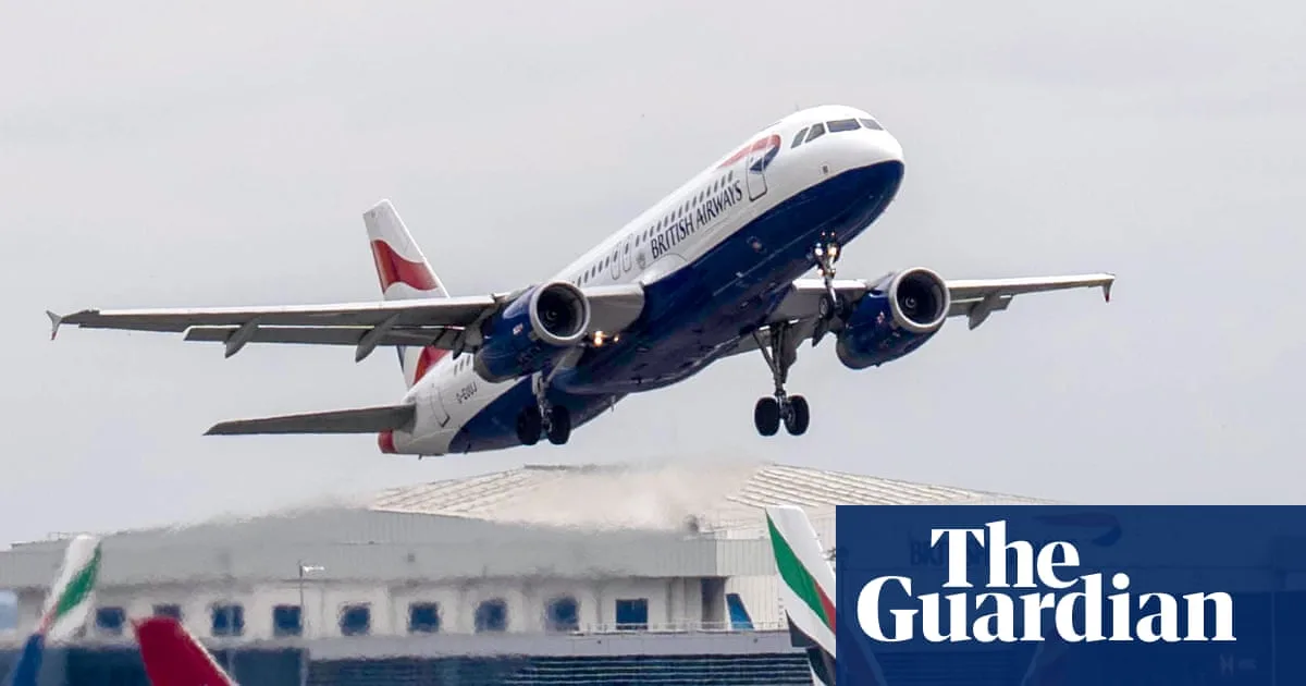Thunderstorms Cause Chaos at Heathrow and Gatwick, Hundreds of Flights Delayed