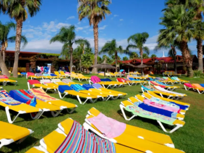 Tourist praised for moving towels off reserved sunbeds in Tenerife