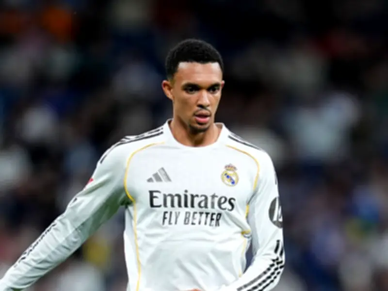 Trent Alexander-Arnold warned over Real Madrid future as Dumfries arrival nears