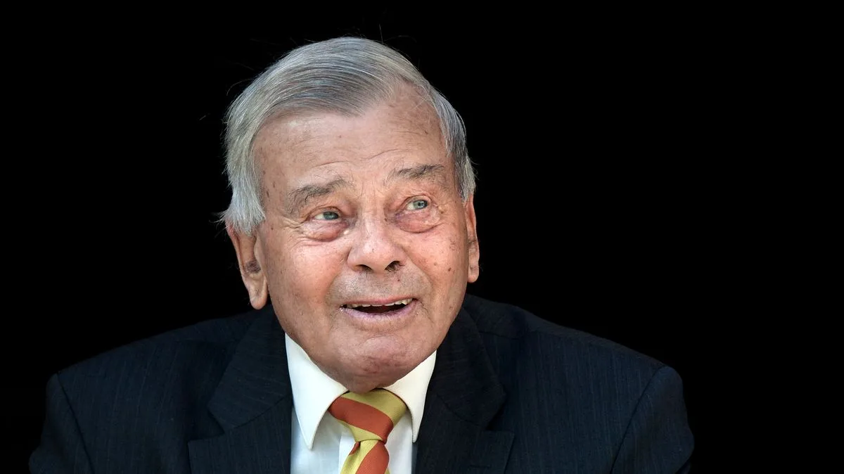 Dickie Bird dies aged 92: Tributes pour in for legendary cricket umpire