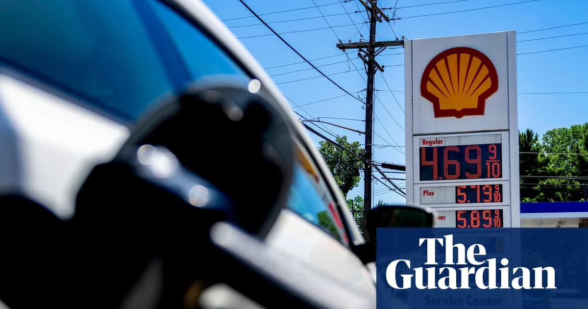 Trump Defends Energy Strategy as US Fuel Prices Surge