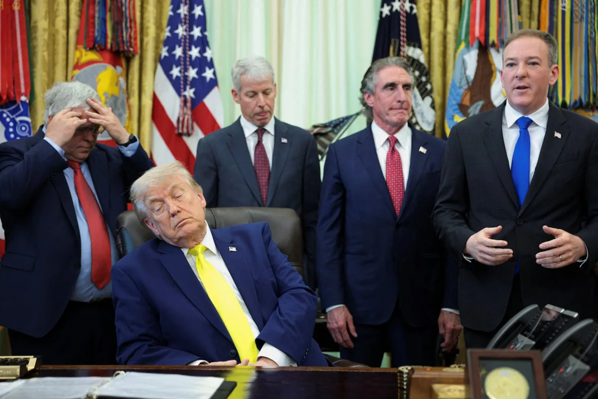 Democrats mock 'Commander-in-sleep' after Trump appears to nod off at cabinet meeting