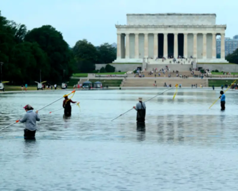 Trump Says Lincoln Memorial Reflecting Pool Likely to Be Drained for Repairs