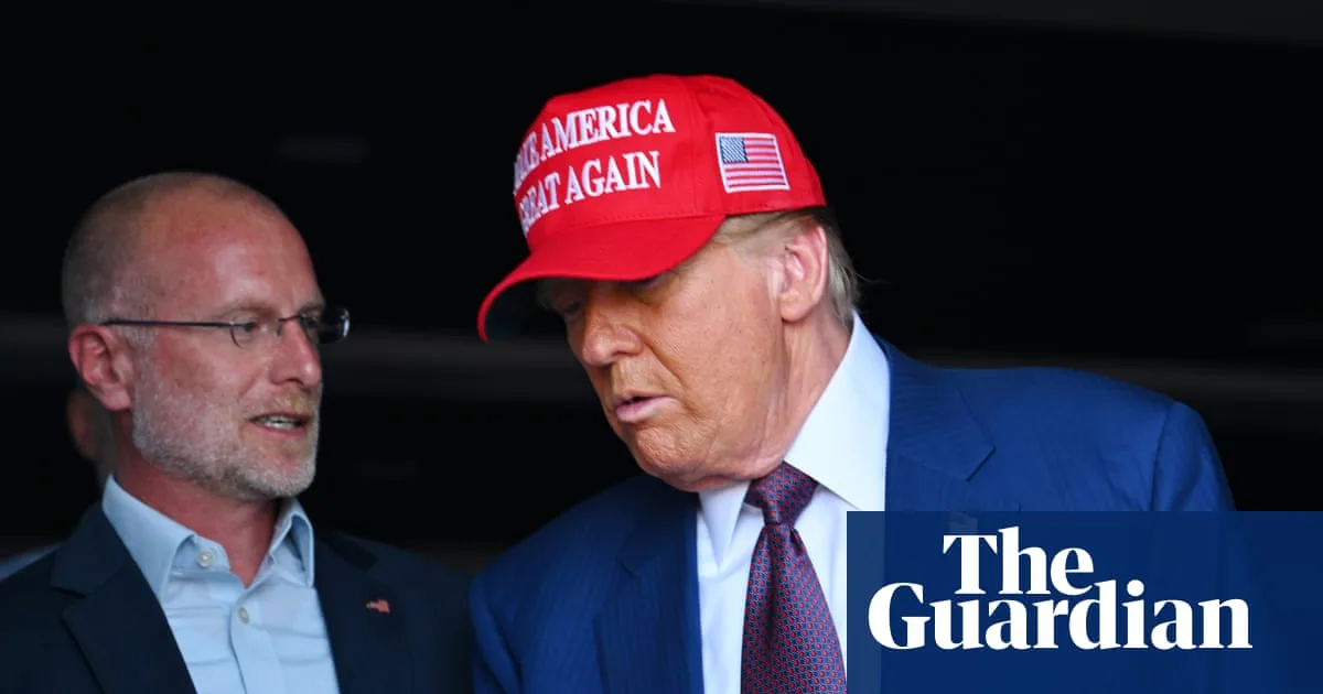 Trump Backs FCC Chair’s Threat to Revoke Broadcast Licences Over Iran War Coverage