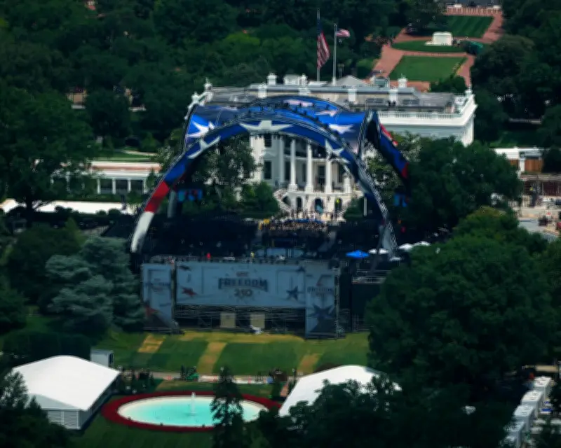 Trump's 'Claw' Cage Rises: A Symbol of Kleptocratic Rule and Immunity