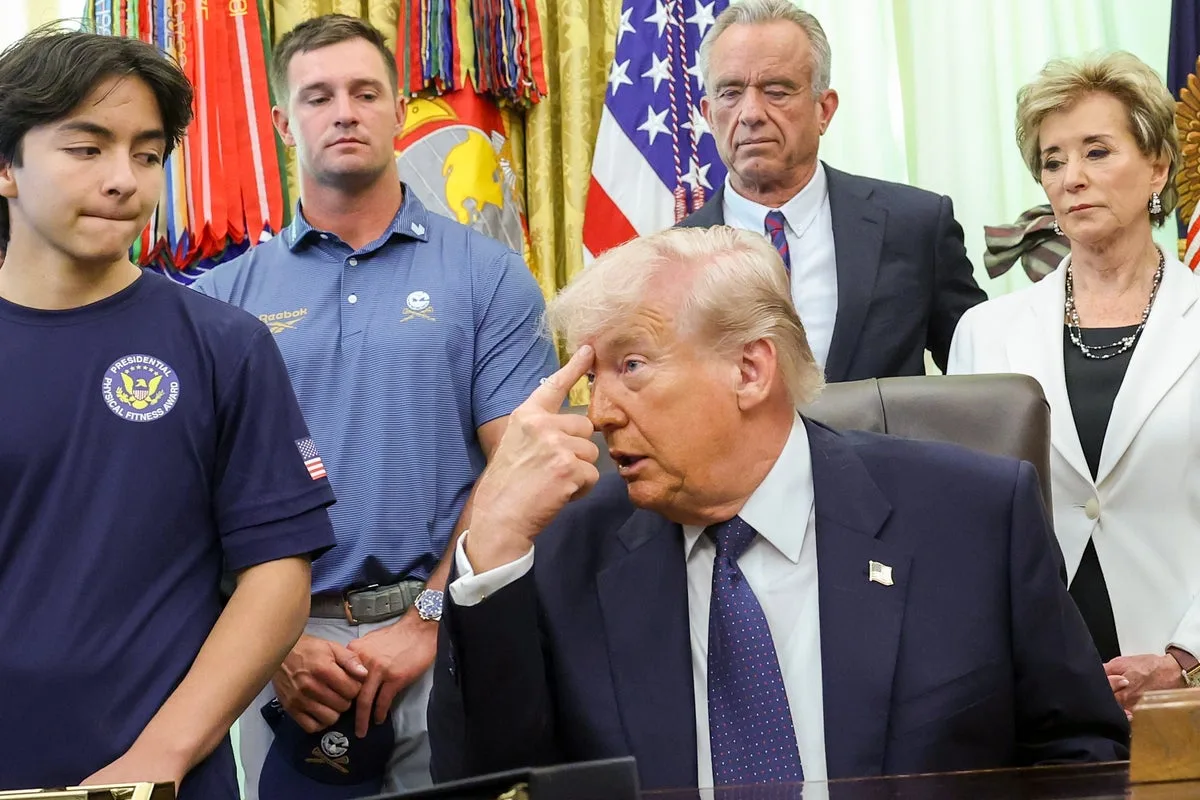 Trump Describes Iran War Horrors in Oval Office Full of Children