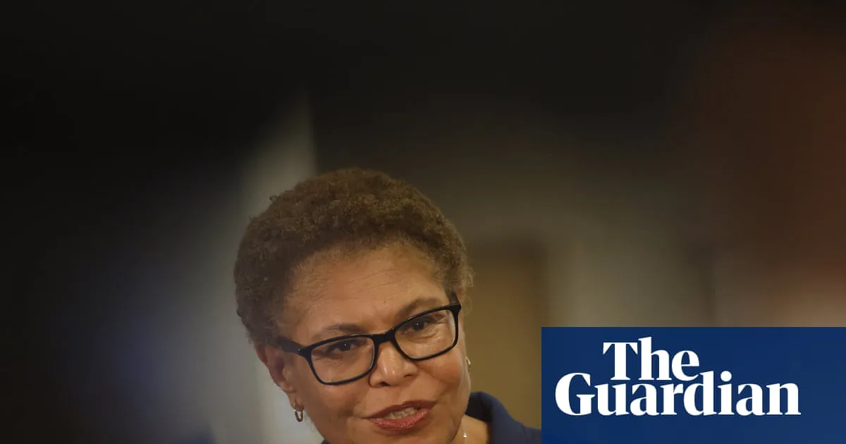 Bass Under Fire as Trump Targets LA, but Mayor Faces Familiar Turmoil