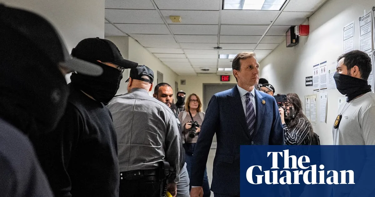 Trump Administration Wins Court Victory to Restrict Lawmaker Access to ICE Facilities