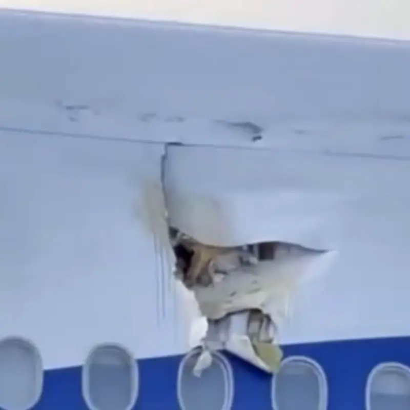 Turkish Airlines Boeing 777 Hits Radar Mast at Antalya Airport, No Injuries