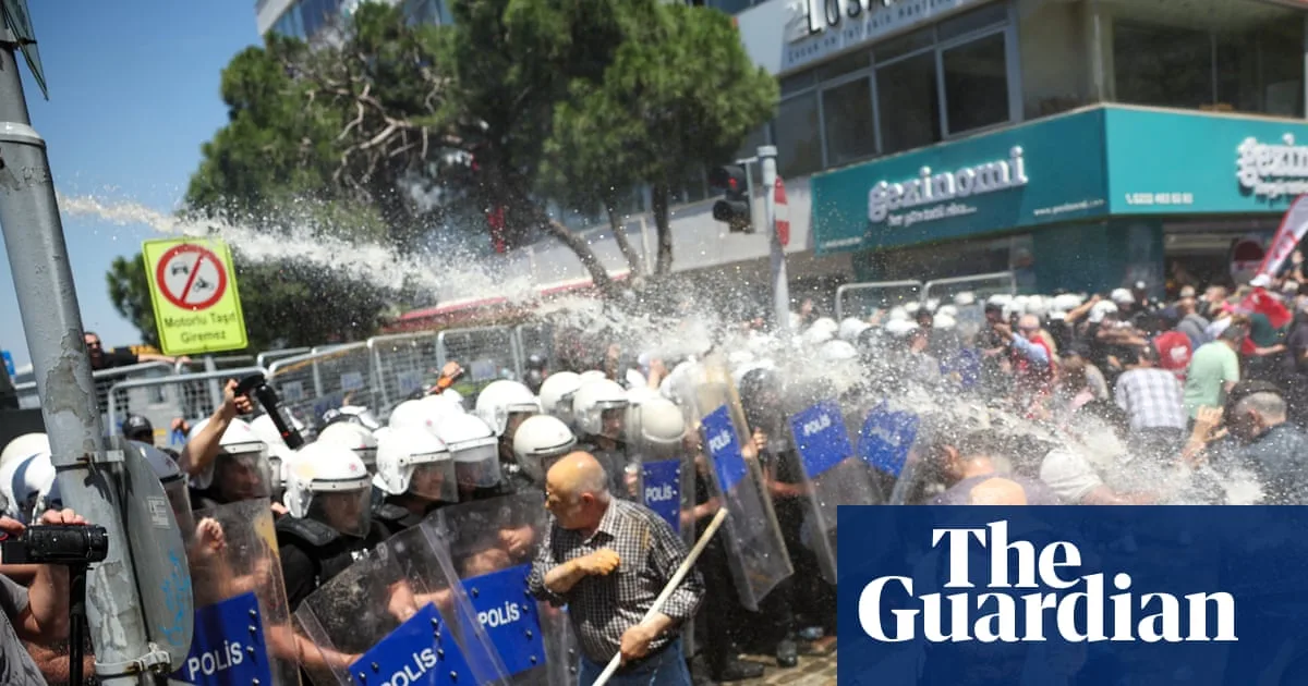 Turkish Police Storm CHP HQ with Tear Gas After Opposition Leader Ousted
