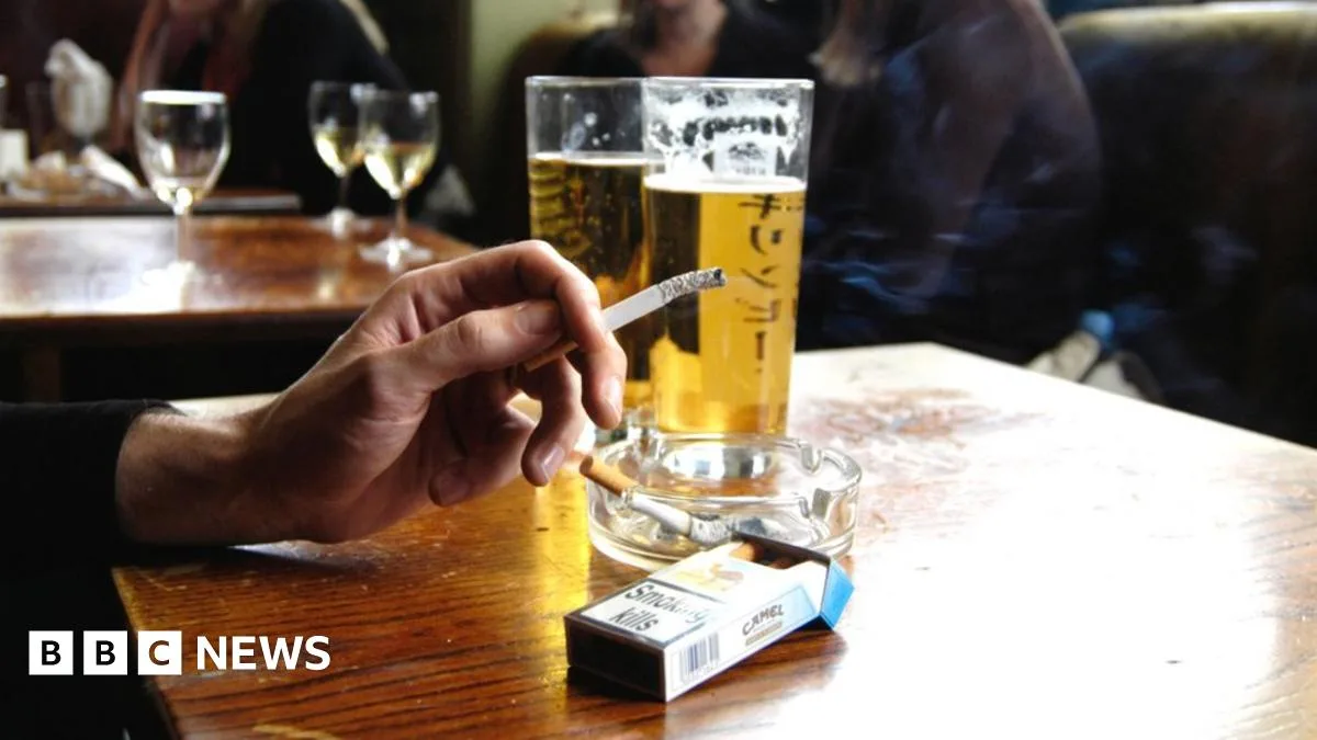 Two Thirds Back Smoking Ban In Pub Gardens