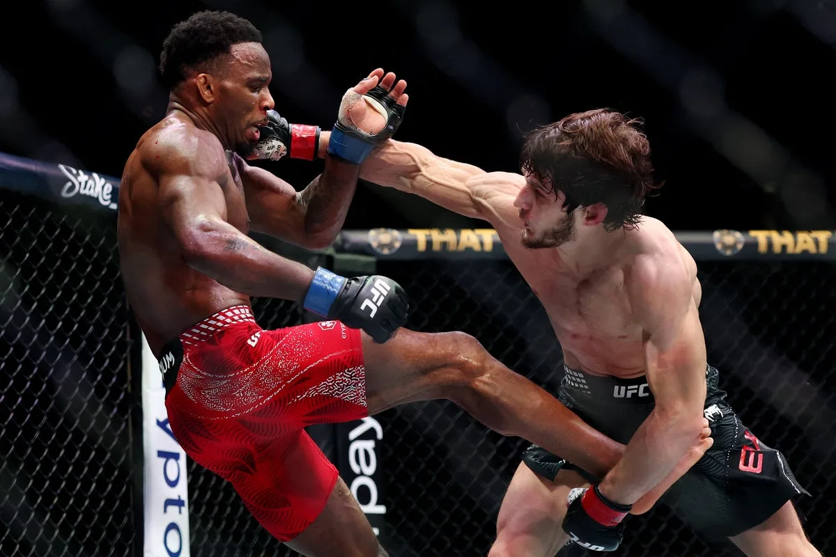 Controversy in London as Evloev Edges Murphy by Majority Decision