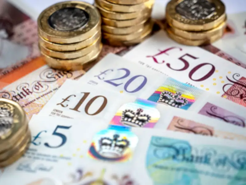 UK counterfeit banknotes surge: how to spot fakes and avoid loss