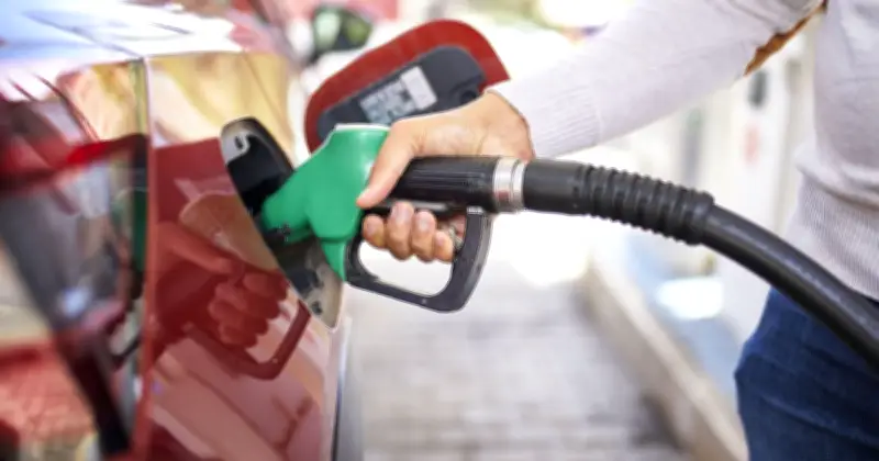 UK Drivers Ditch Petrol and Diesel Cars as Fuel Costs £20 More Per Tank