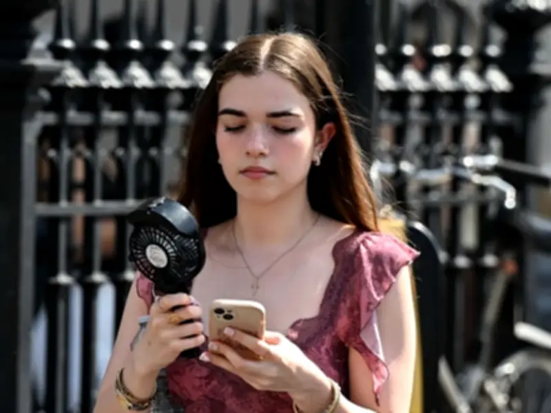 UK Faces Record-Breaking 41C Heatwave Within Days, Forecasters Warn