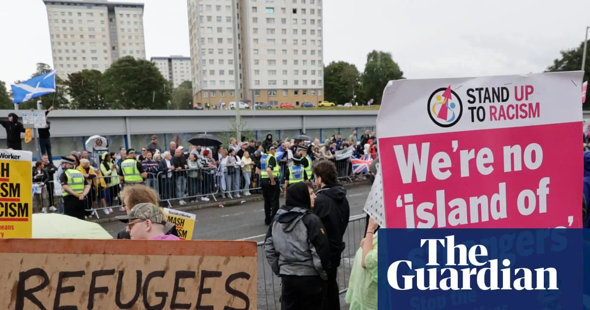 UK and France Extend Controversial 'One In, One Out' Small Boats Scheme