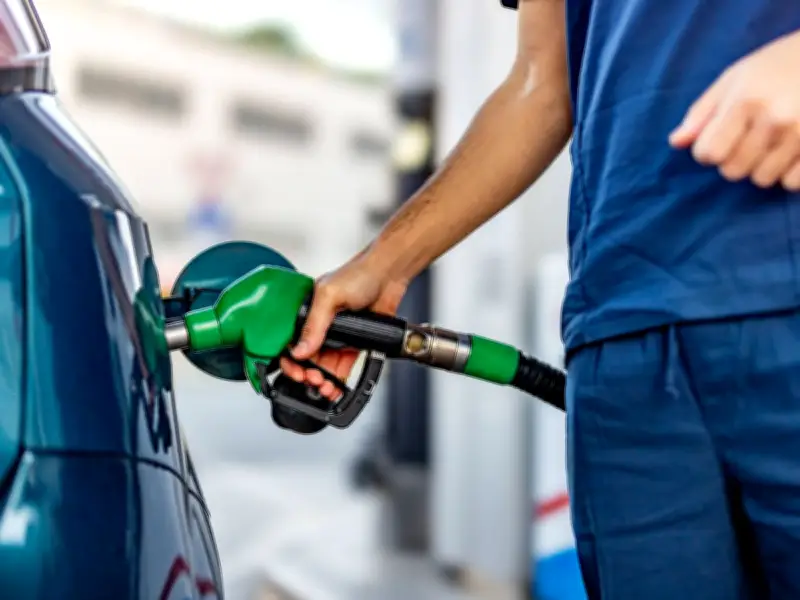 UK fuel prices drop but RAC says cuts should be faster this week