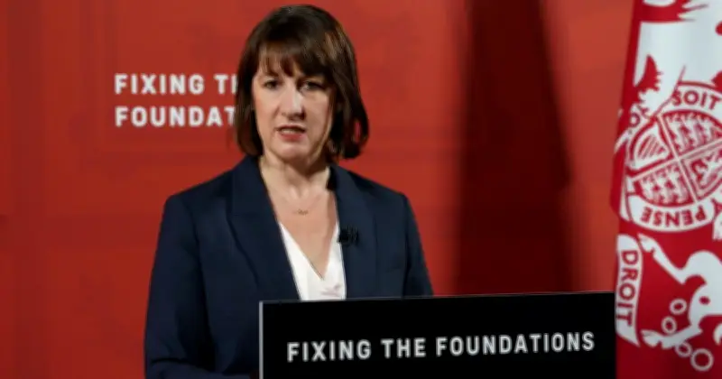 UK Government Borrowing Surges to £23.3 Billion Amid Iran War Impact