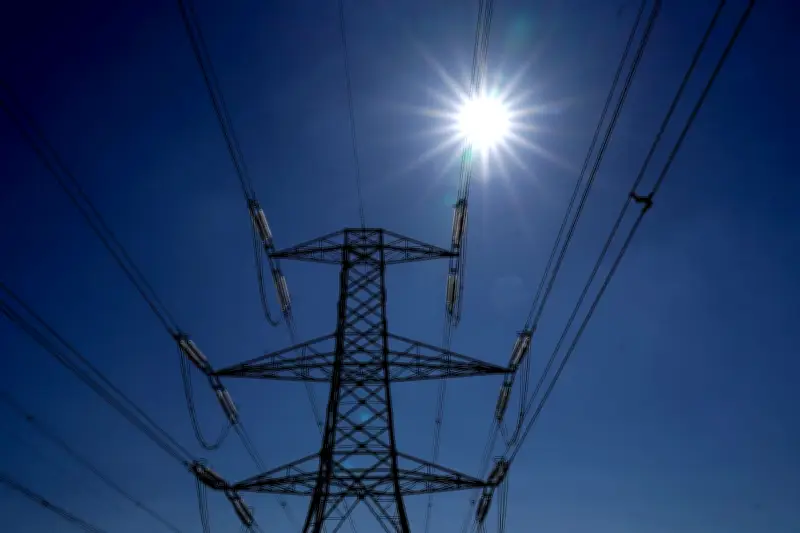 UK Grid Operator Issues Rare Summer Power Warning Amid Heatwave