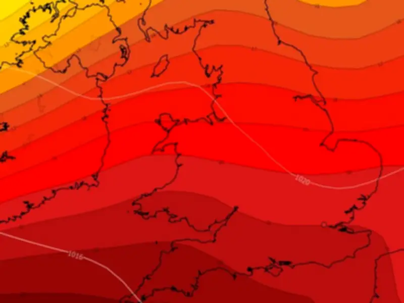 UK Heatwave: 40C Temperatures Cause Travel Chaos and School Closures