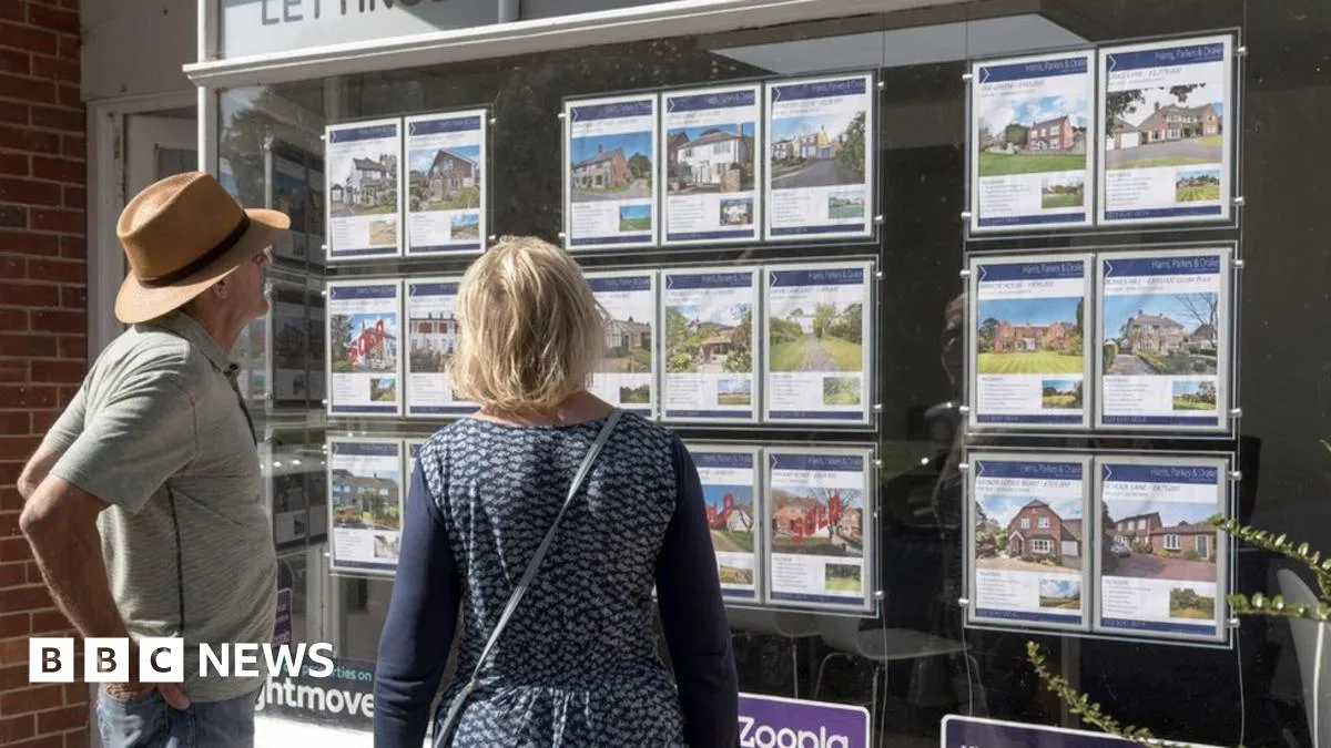 UK House Prices See Biggest Annual Decline Since 2009