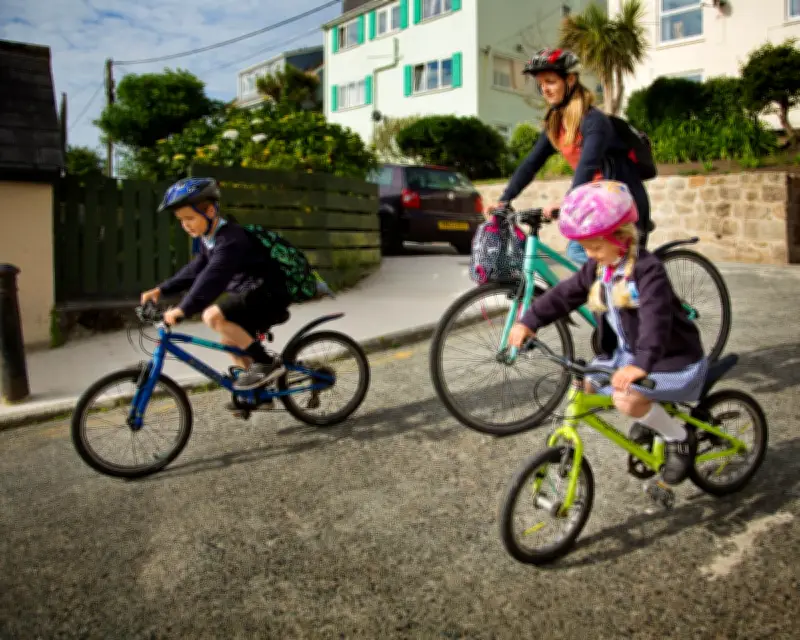 UK ministers target 60% of children walking or cycling to school by 2035