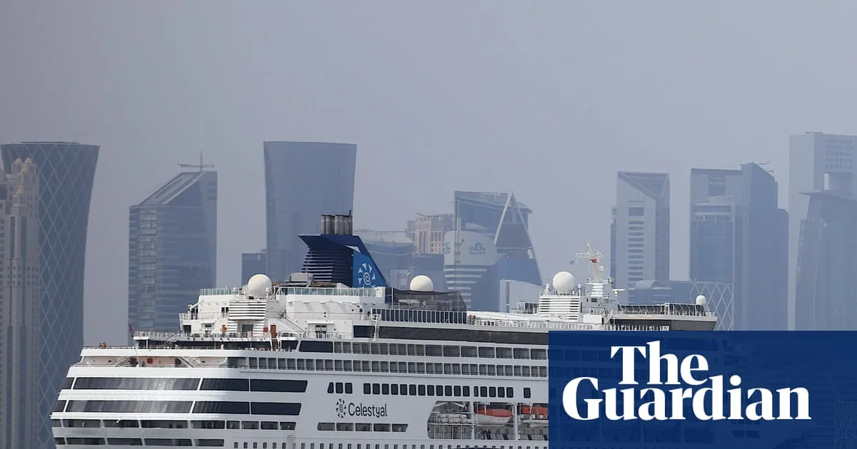 UK Plans Major Evacuation for Over 100,000 Stranded Britons in Gulf