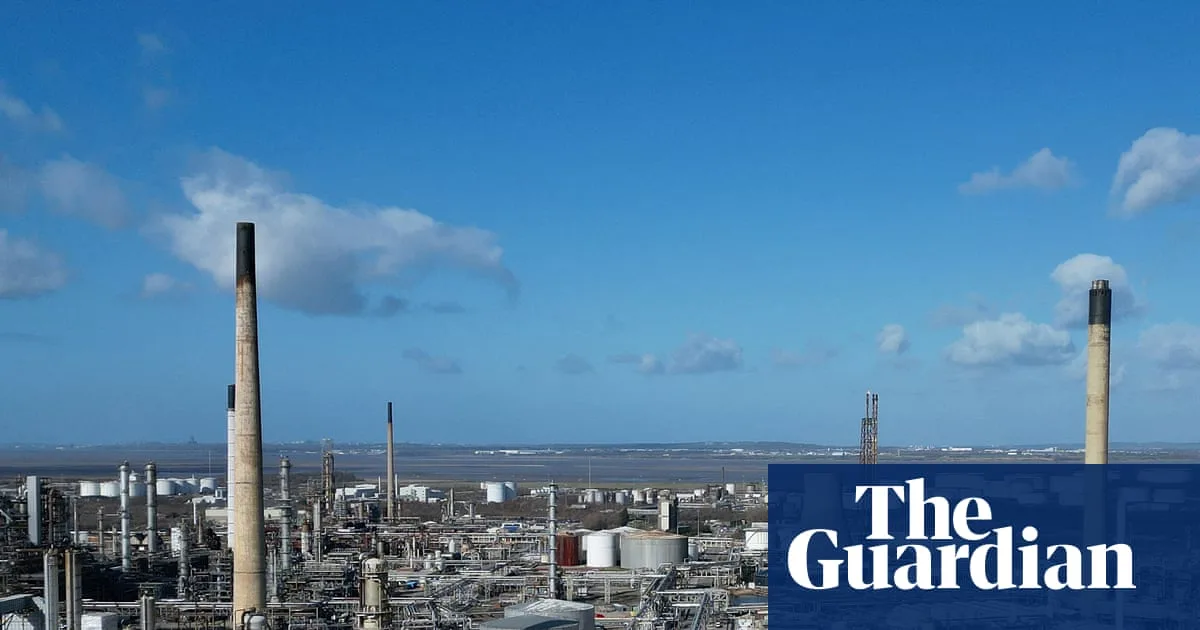 UK Oil Refinery Owner Moved Russian Loans to Mauritius Offshore Subsidiary