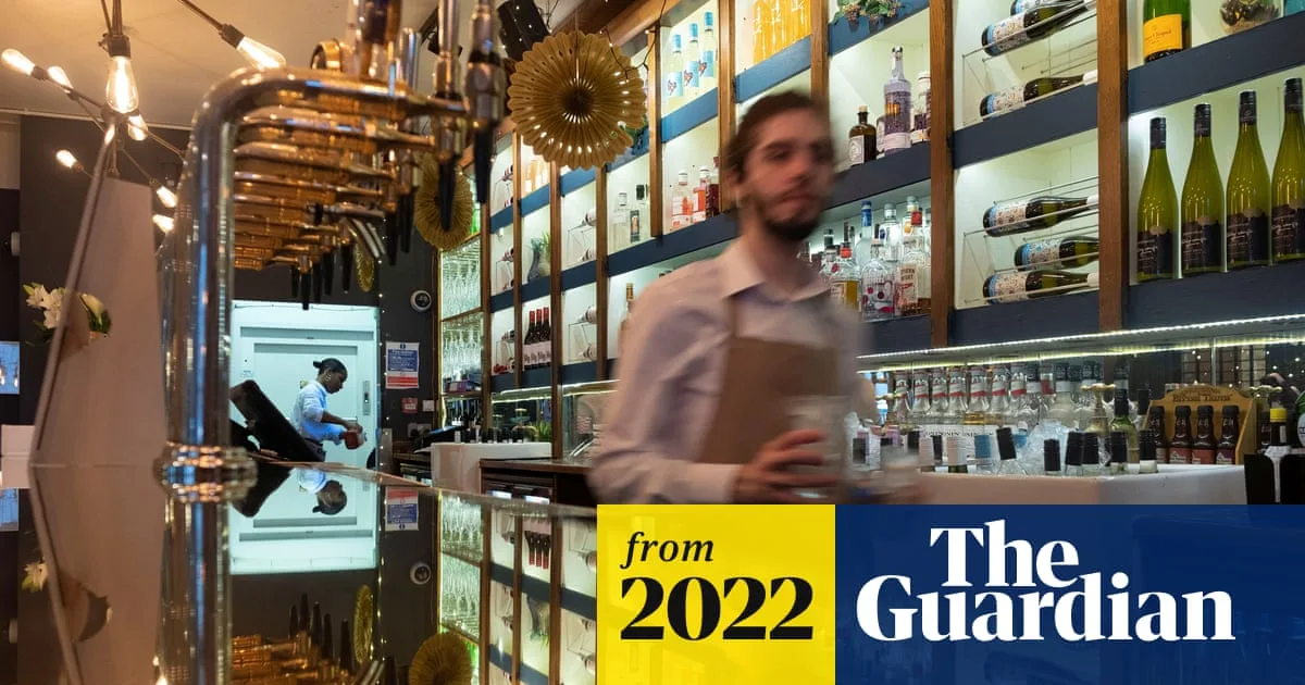 UK Pub Chains Warn of Price Rises as Costs Surge