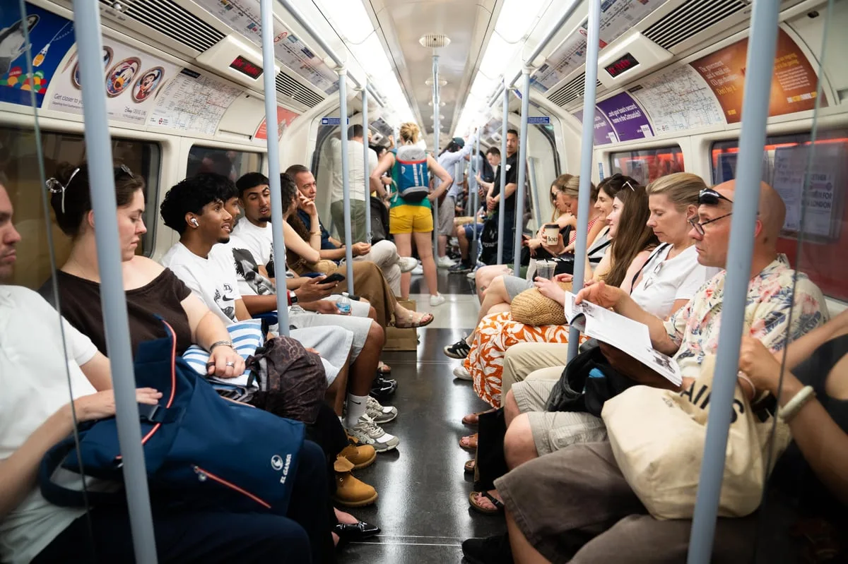 UK Railways Disrupted as May Temperature Record Hits 35°C