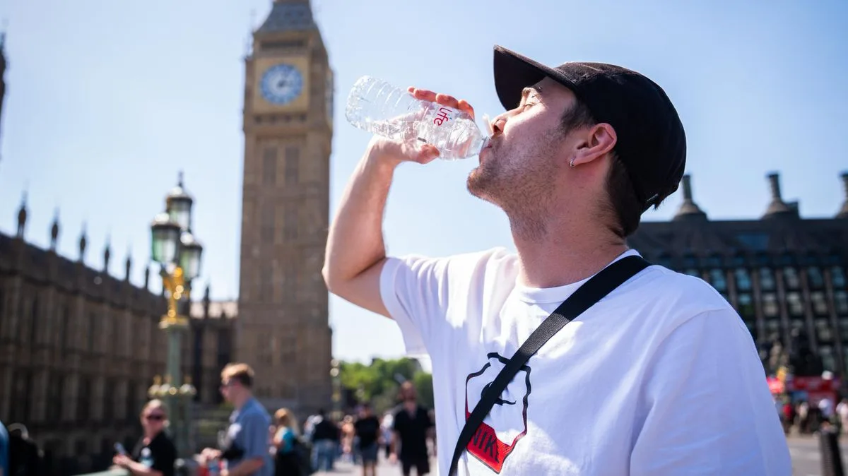 UK Records Hottest May Day for Second Day at 35C