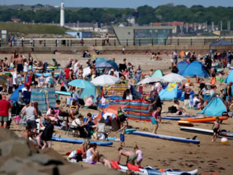 UK Schools Close as Red Weather Warning Issued for 40C Heatwave
