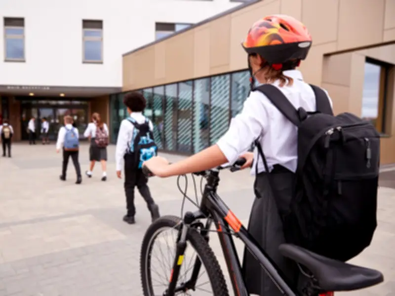 UK Schools May Close as 40C Heatwave Triggers Red Warning