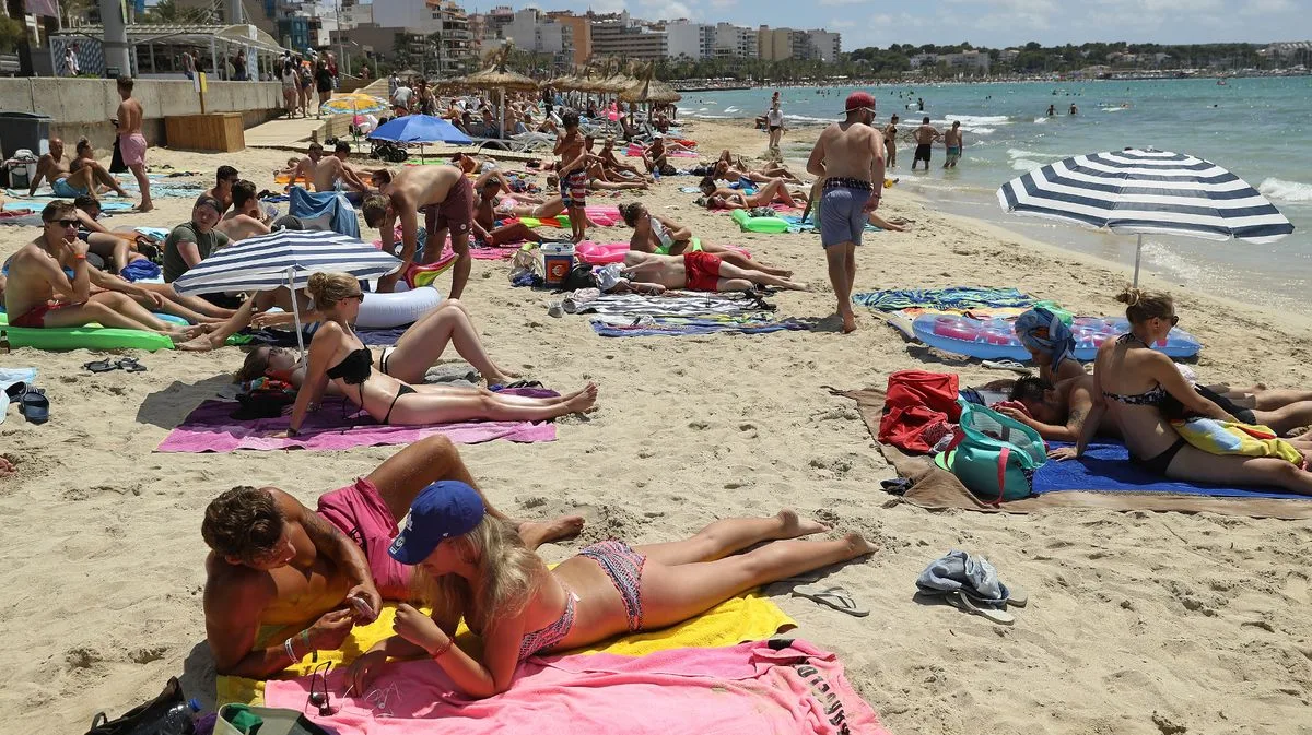 UK Tourists in Majorca Warned About Drink and Gambling Scams
