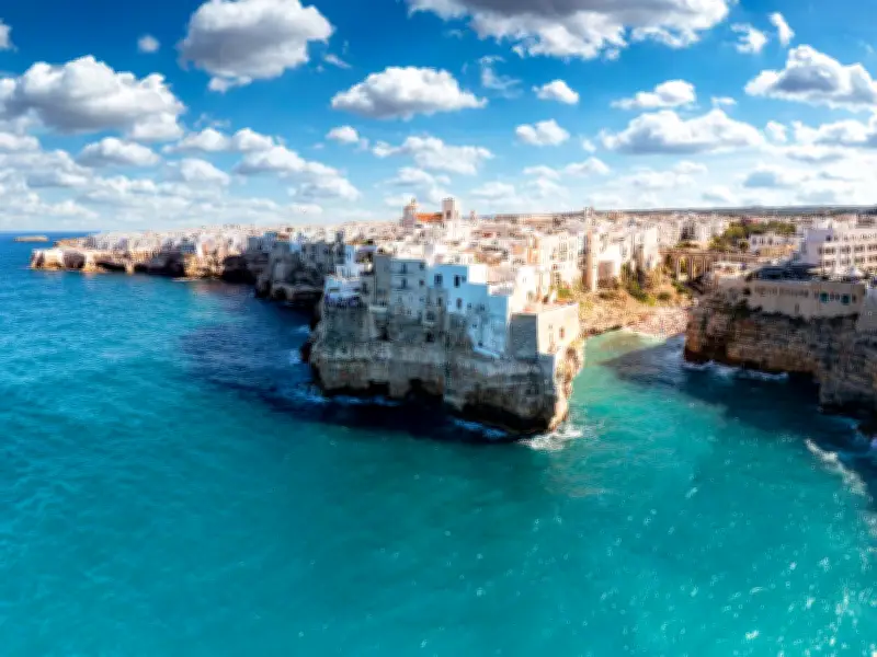 UK Tourists Warned of €500 Fines for Breaking Local Laws in Italy