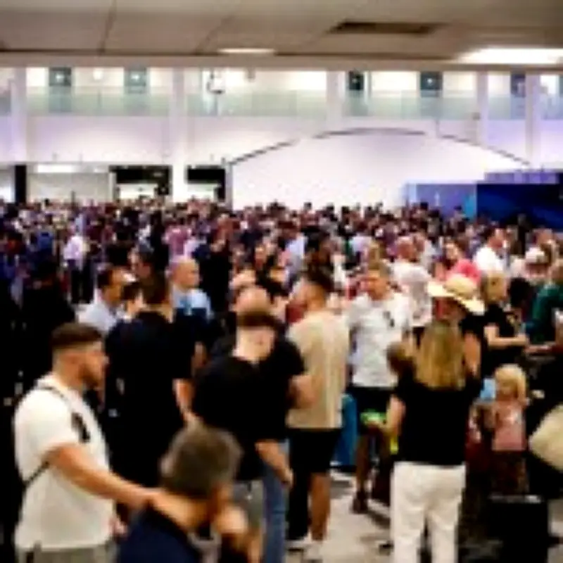 UK Travel Chaos: 40,000 Stranded by Heathrow and Gatwick Flight Cancellations