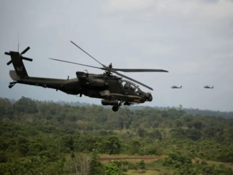US Army Apache Helicopter Crashes Near Strait of Hormuz, Crew Rescued