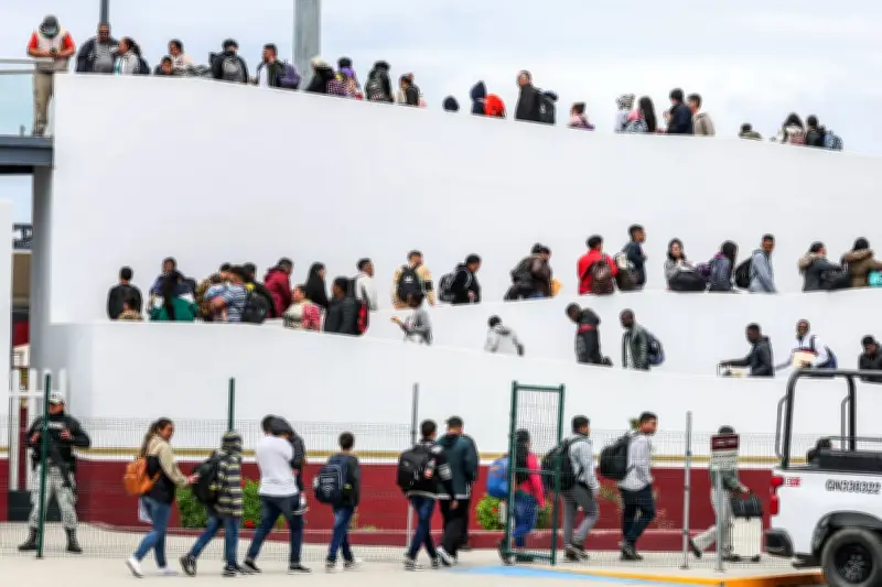 US Supreme Court Allows Trump to Turn Back Asylum Seekers at Border