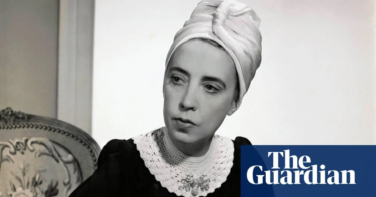 V&A Schiaparelli Retrospective Highlights Artist and Impresario