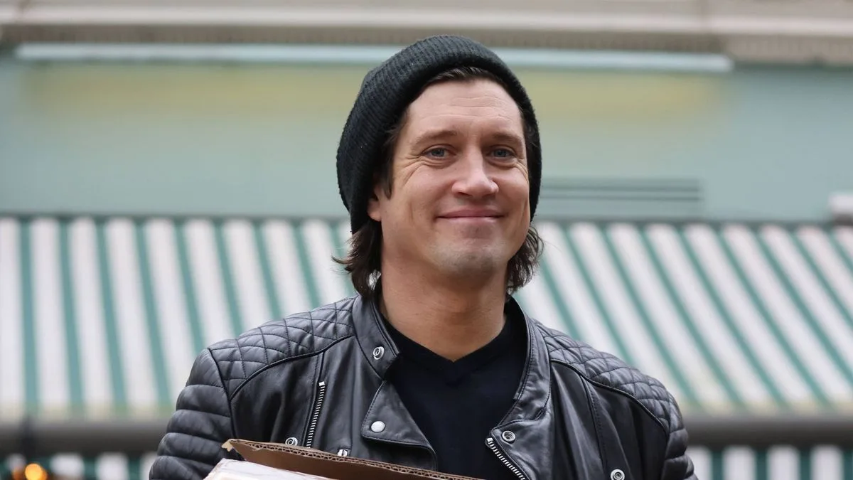 Vernon Kay recalls awkward first date with Tess Daly after card was declined