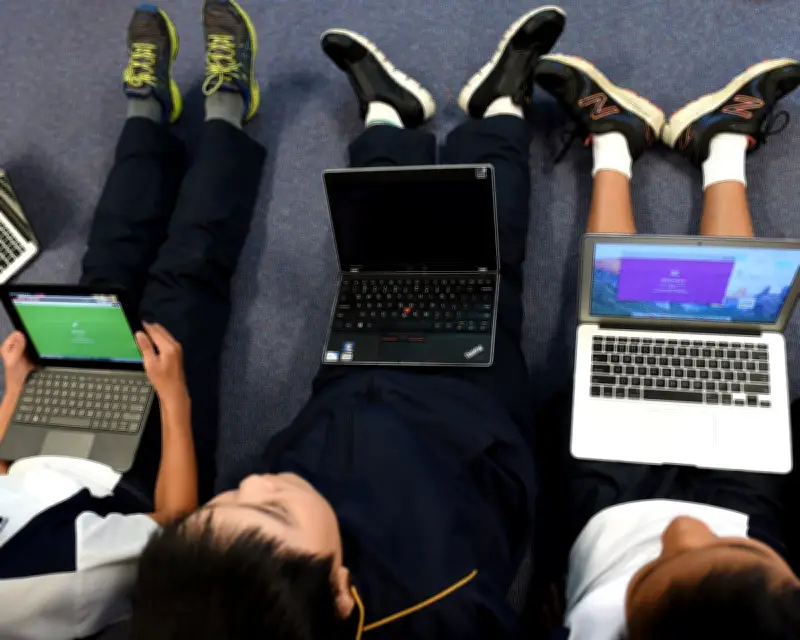 Victoria Limits High School Device Screen Time to Two Hours Daily