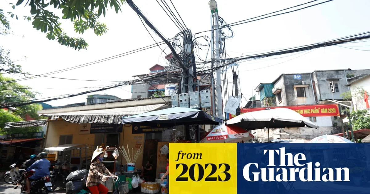 Vietnamese Cities Cut Public Lighting to Save Energy Amid Heatwave