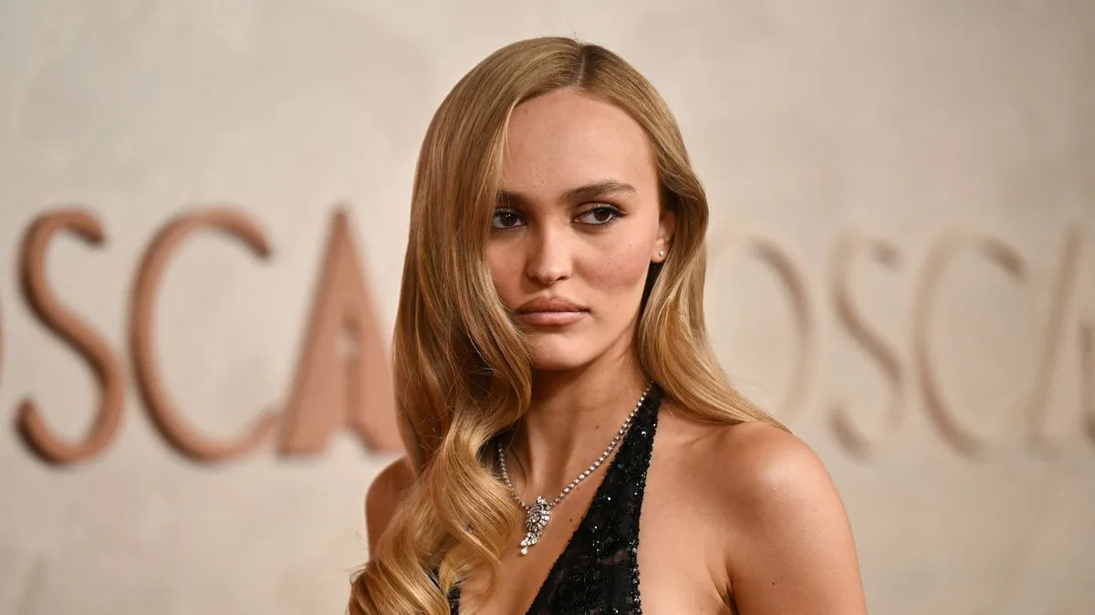 ‘Tired Girl’ Makeup Trend Sparks Debate on Glamorising Burnout in UK
