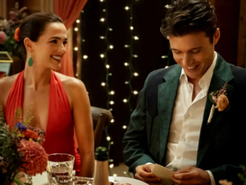 Voicemails for Isabelle Review: A Rom-Com Hit With a Major Flaw