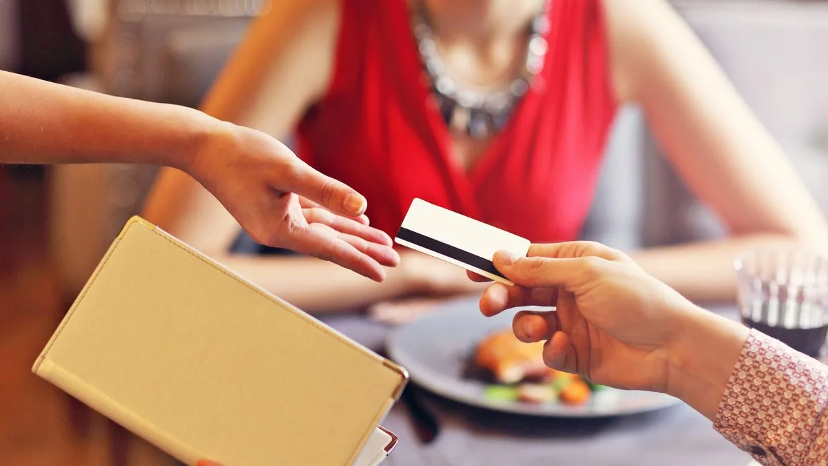 Waitress Sparks Debate Over Confronting Non-Tipping Customers