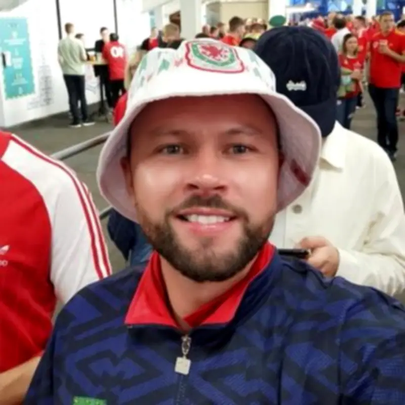 Welsh football fan dies aged 38 after brave battle with brain tumour